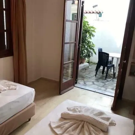 House Vogiatzi بيت ضيافة *